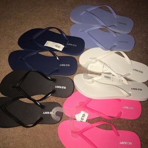 Old Navy flip flops - 5 brand new pairs